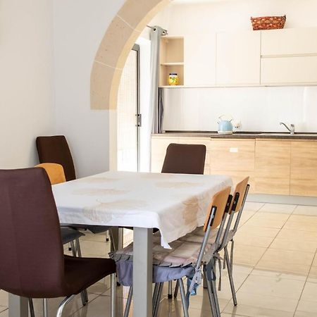 Spacious 3-Bedroom Apartment 30 Seconds From Sea Marsaskala Esterno foto